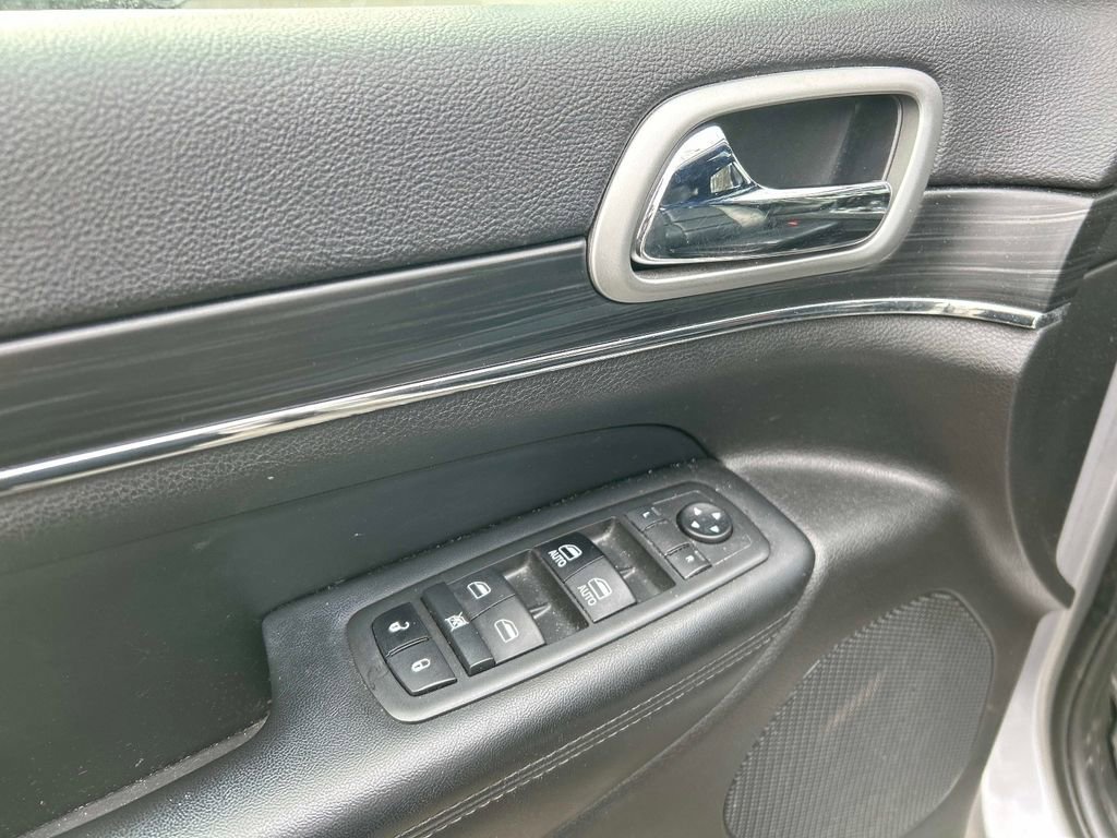 Used 2019 Jeep Grand Cherokee Limited image 20