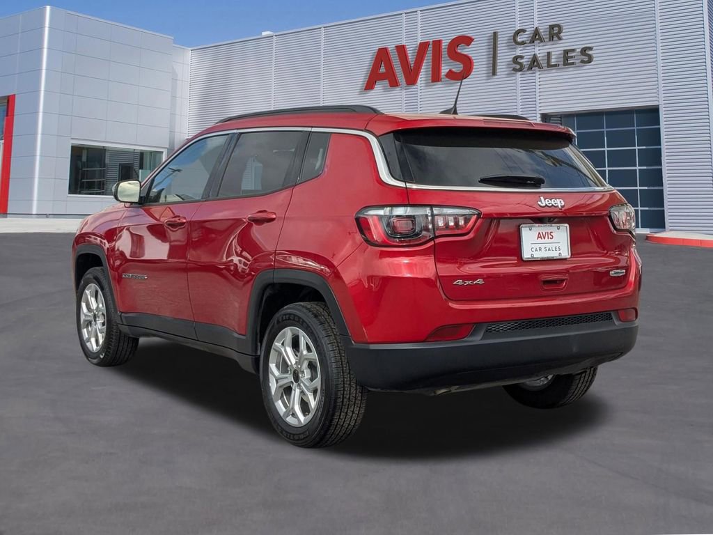 Used 2025 Jeep Compass Latitude w/ Sun & Sound Group image 3