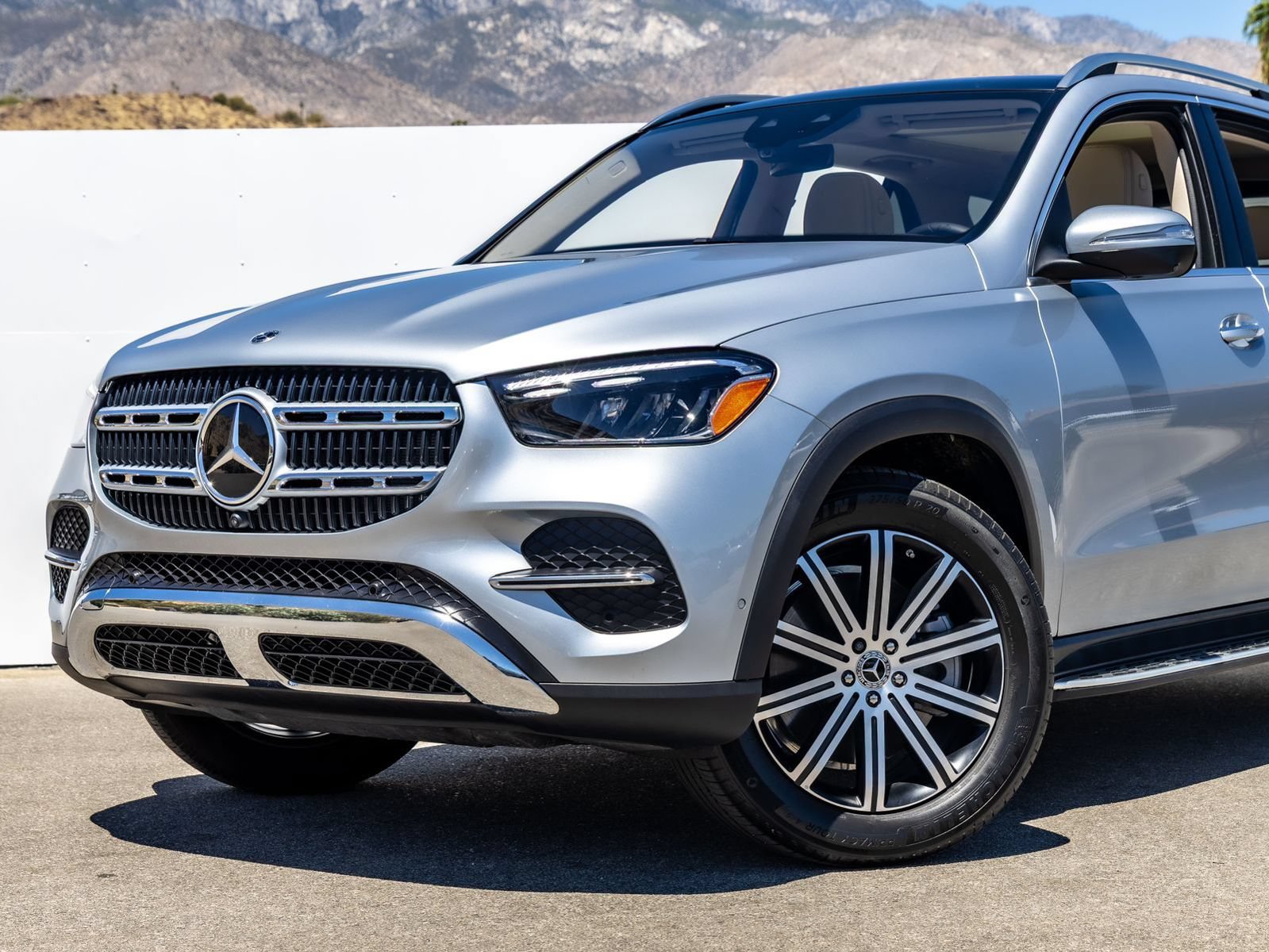 Used 2025 Mercedes-Benz GLE 450 4MATIC image 2