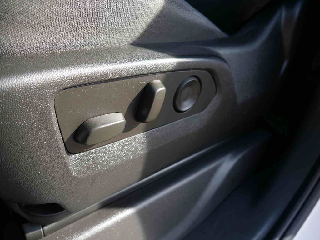 Used 2025 Chevrolet Silverado 3500 LT image 34