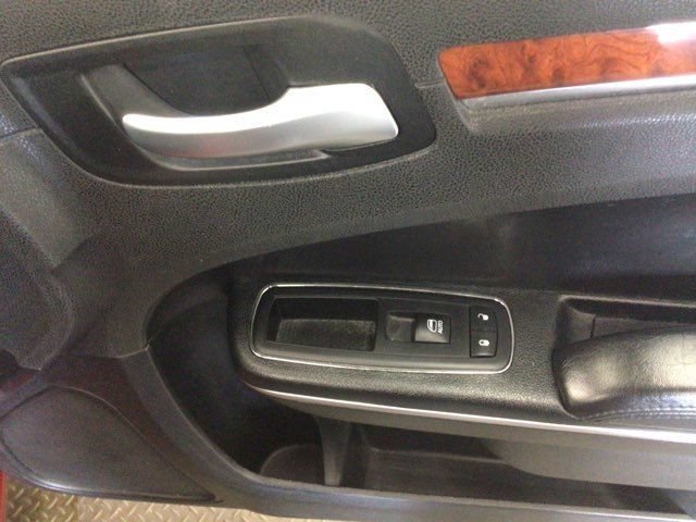 Used 2014 Chrysler 300 AWD w/ Driver Convenience Group image 14