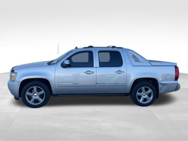 Used 2011 Chevrolet Avalanche LTZ AWD/4WD image 28