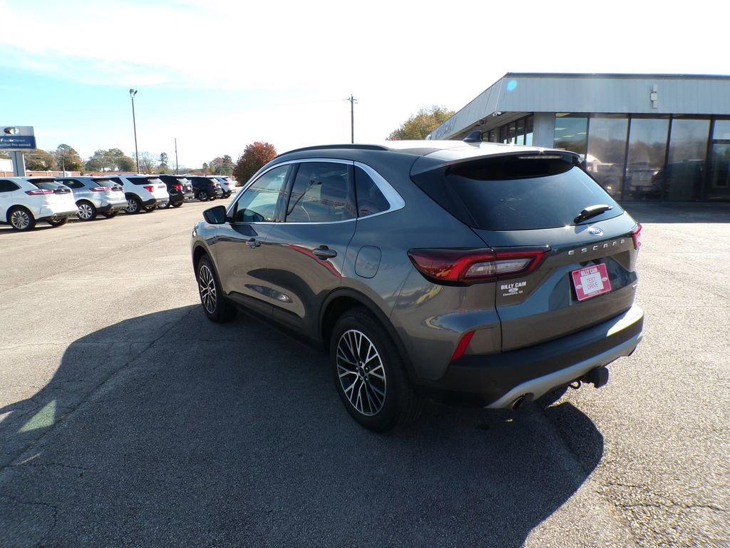 Used 2025 Ford Escape SE w/ Class II Trailer Tow Package image 5