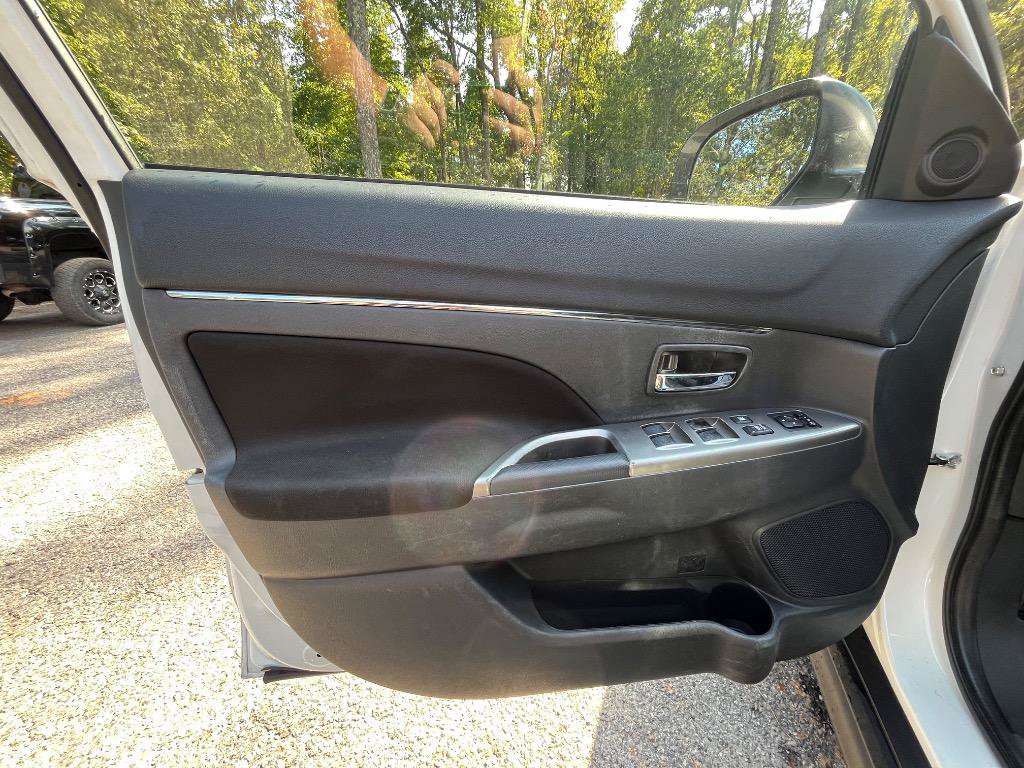 Used 2020 Mitsubishi Outlander Sport SE FWD image 12
