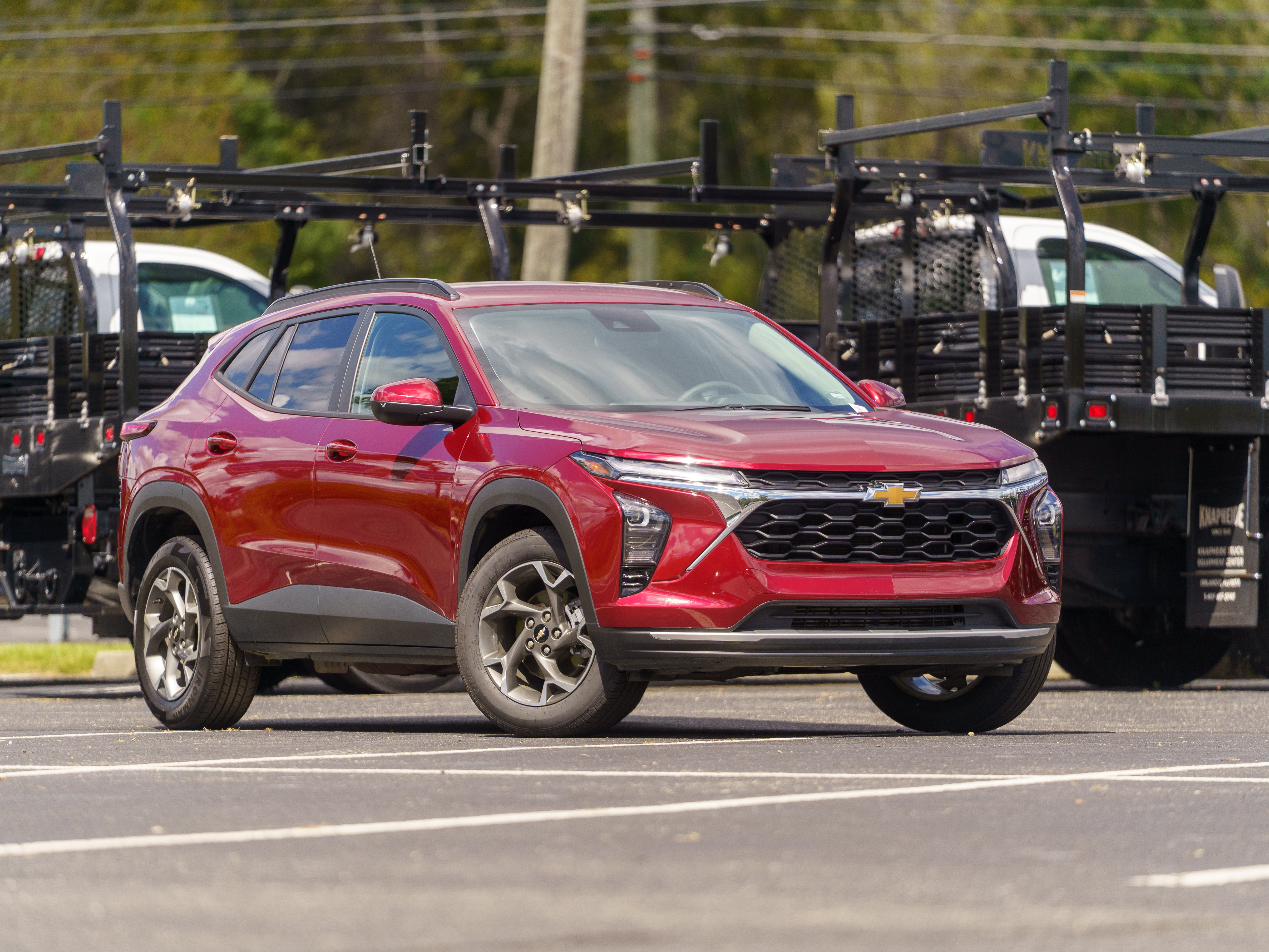 Used 2025 Chevrolet Trax LT FWD image 2