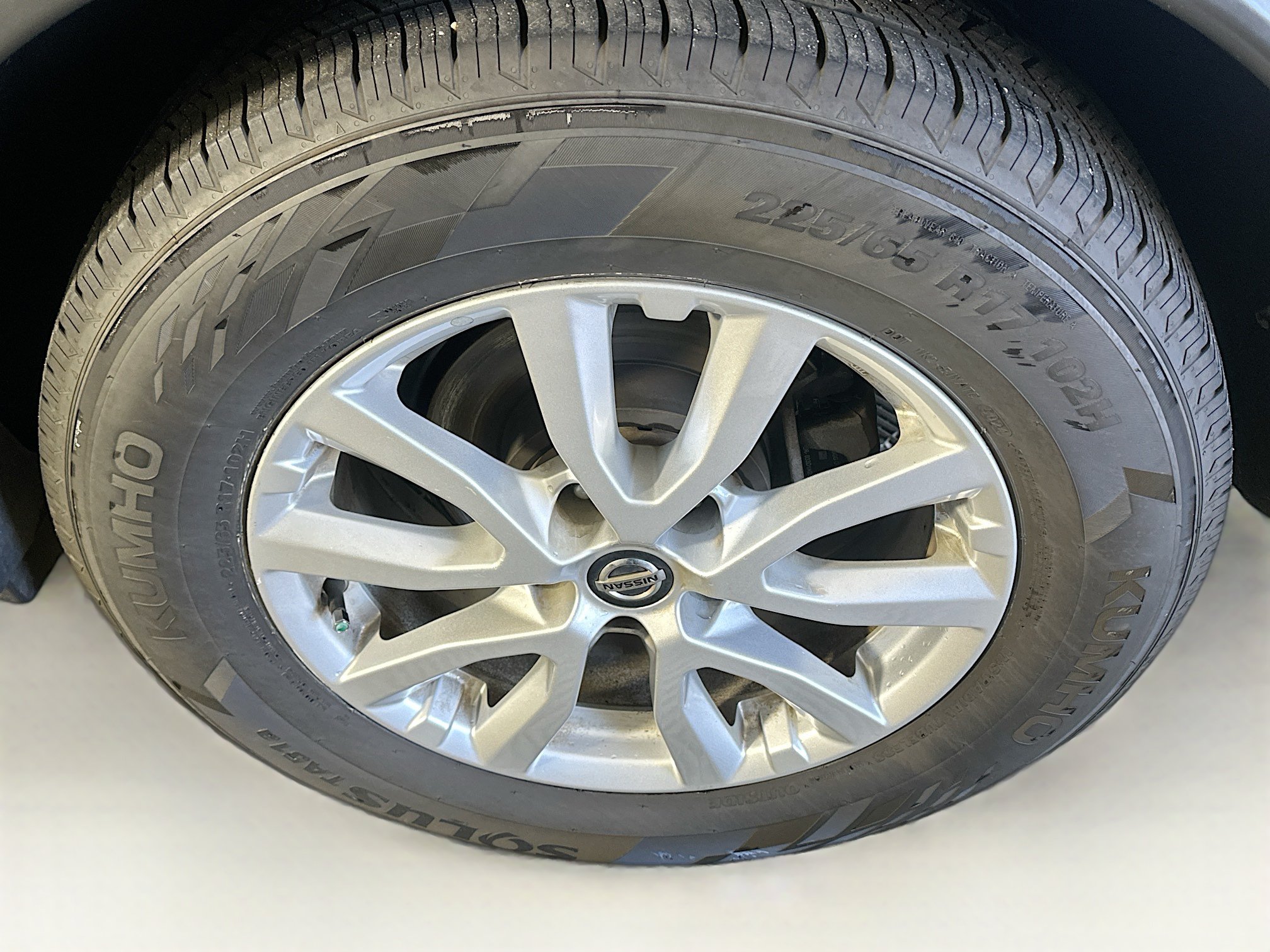 Used 2020 Nissan Rogue SV FWD image 11