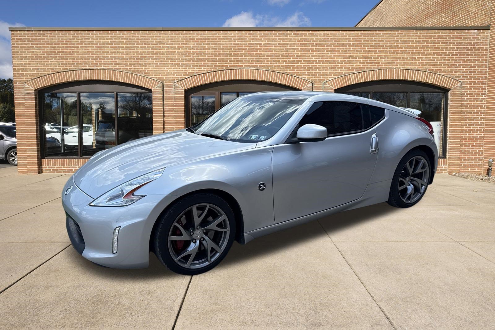 Used 2014 Nissan 370Z Touring w/ Sport Package RWD image 8