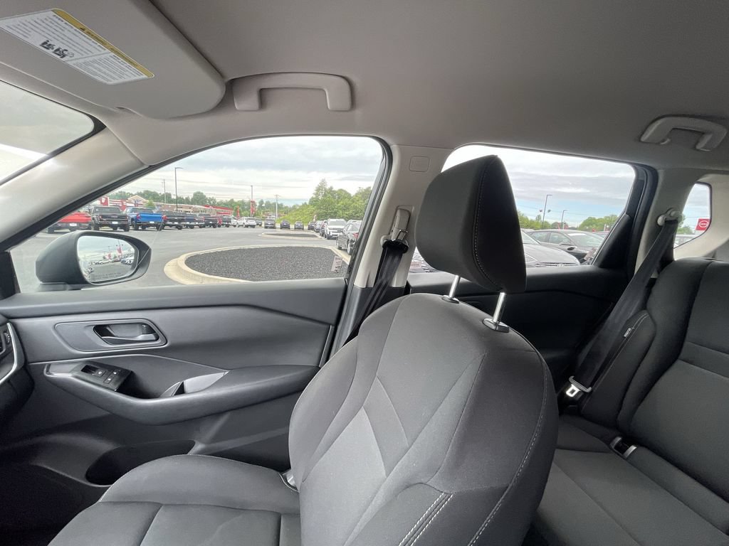 Used 2024 Nissan Rogue S AWD/4WD image 11