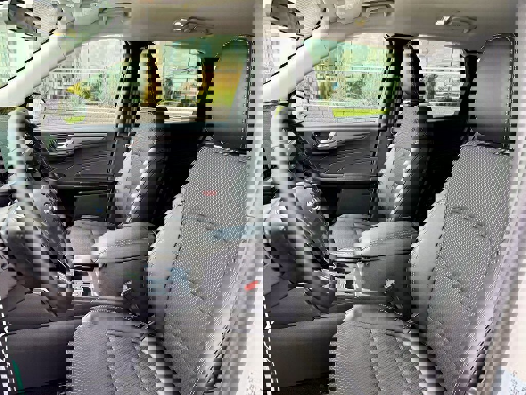 New 2025 Ford Escape SE image 9