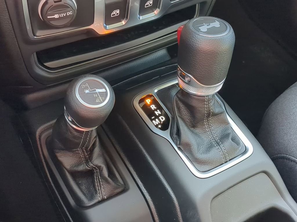 Used 2025 Jeep Wrangler Sport image 25