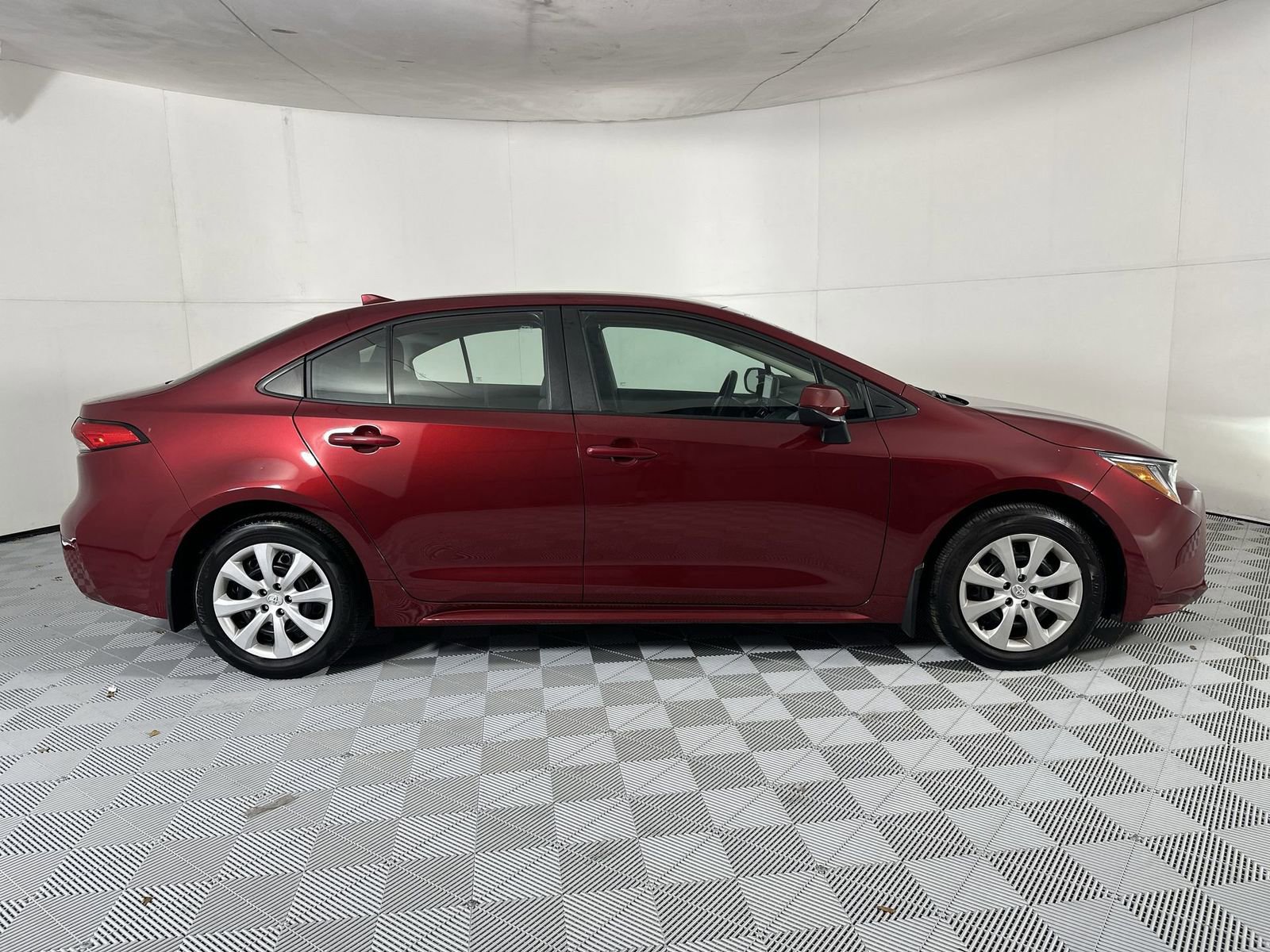Used 2024 Toyota Corolla LE FWD image 9