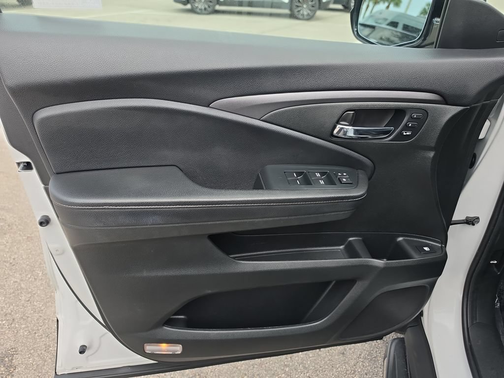 Used 2023 Honda Ridgeline RTL-E image 13