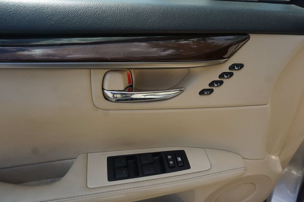 Used 2015 Lexus ES 350 w/ Premium Package FWD image 3