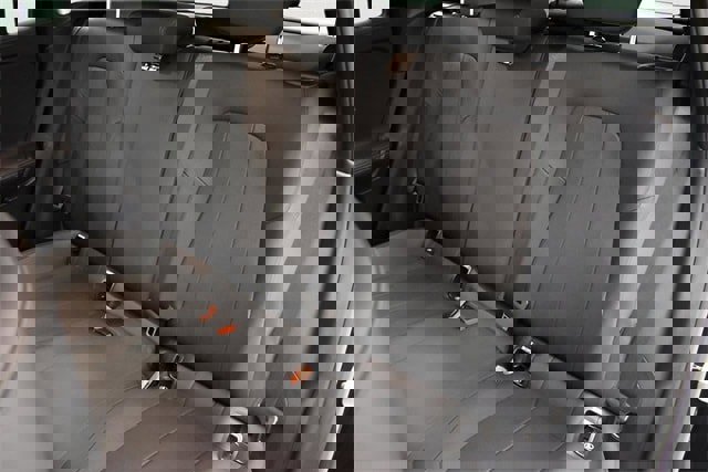 Used 2025 Mercedes-Benz GLA 250 4MATIC w/ Driver Assistance Package image 7