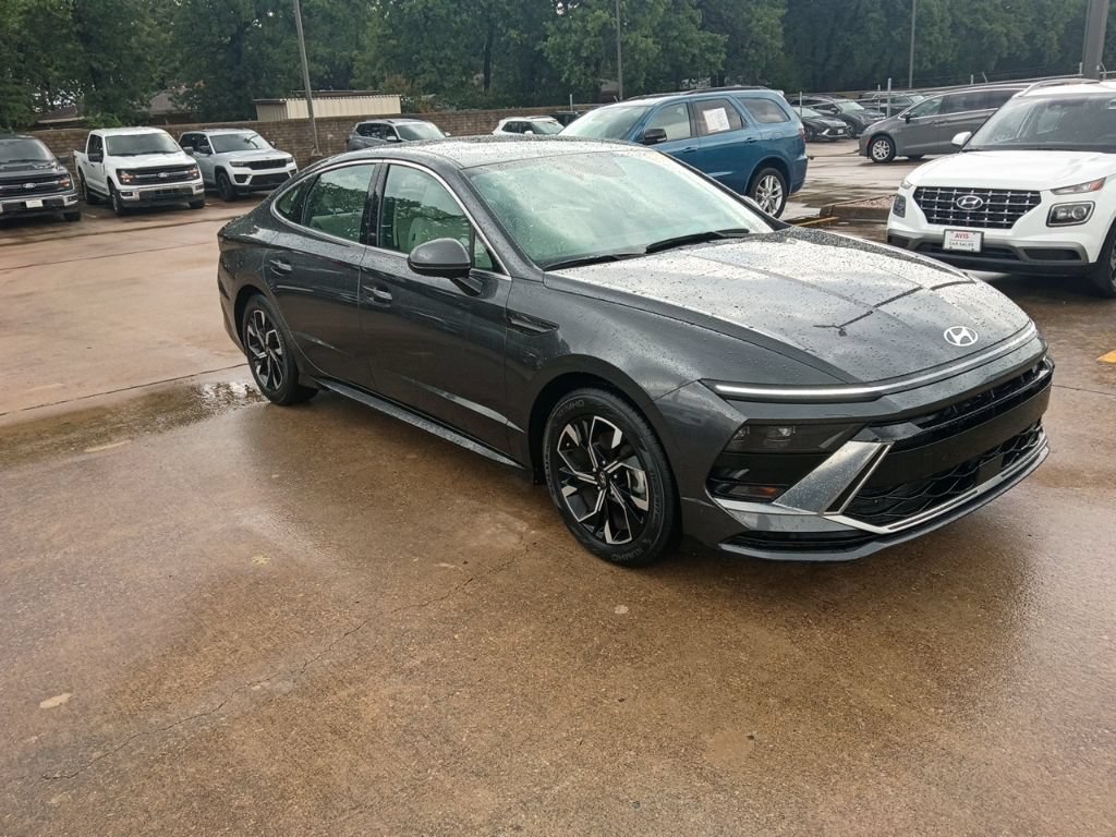 Used 2025 Hyundai Sonata SEL FWD image 6