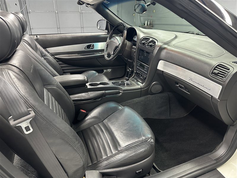 Used 2002 Ford Thunderbird Deluxe image 26