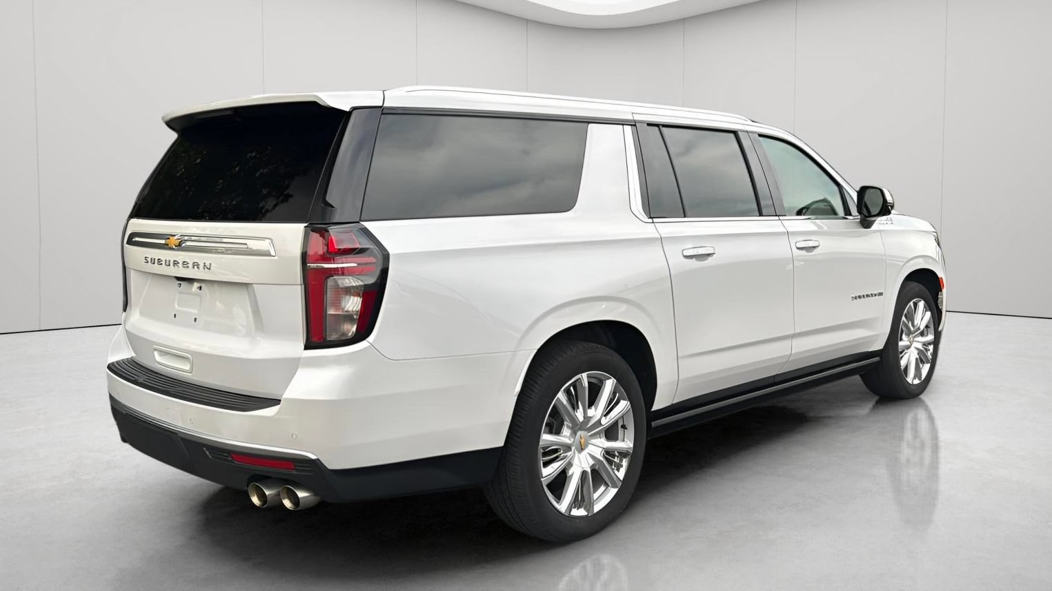 Used 2024 Chevrolet Suburban High Country AWD/4WD image 4