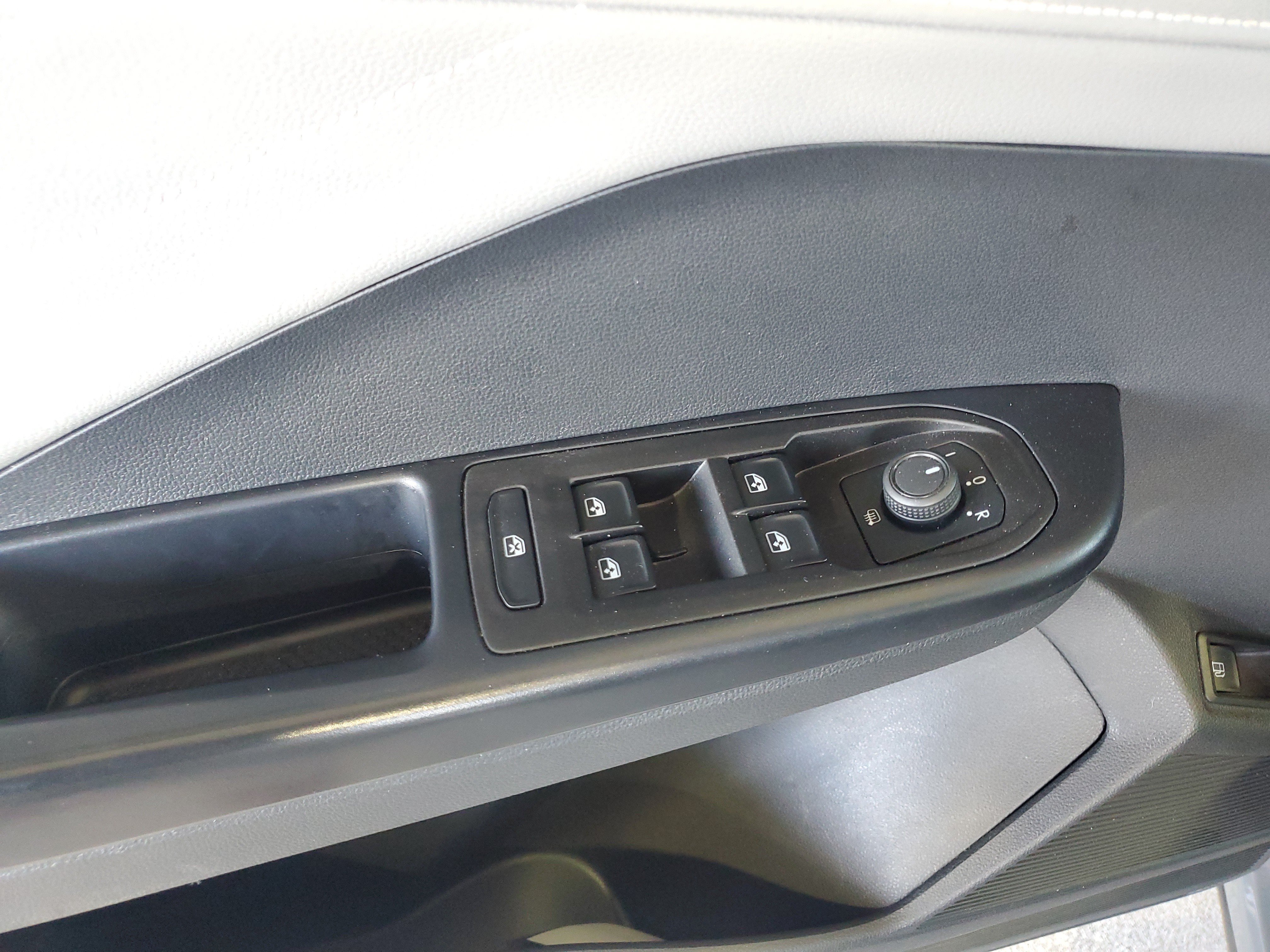 Used 2024 Volkswagen Taos SEL AWD/4WD image 16