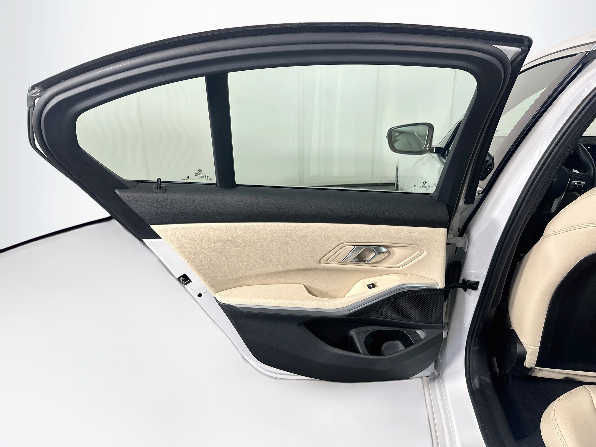 Used 2024 BMW 330i Sedan w/ Premium Package RWD image 26