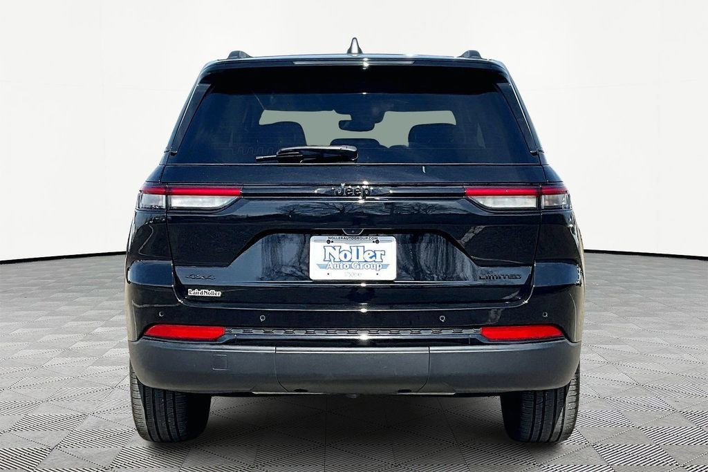Used 2023 Jeep Grand Cherokee Limited w/ Black Appearance Package image 4