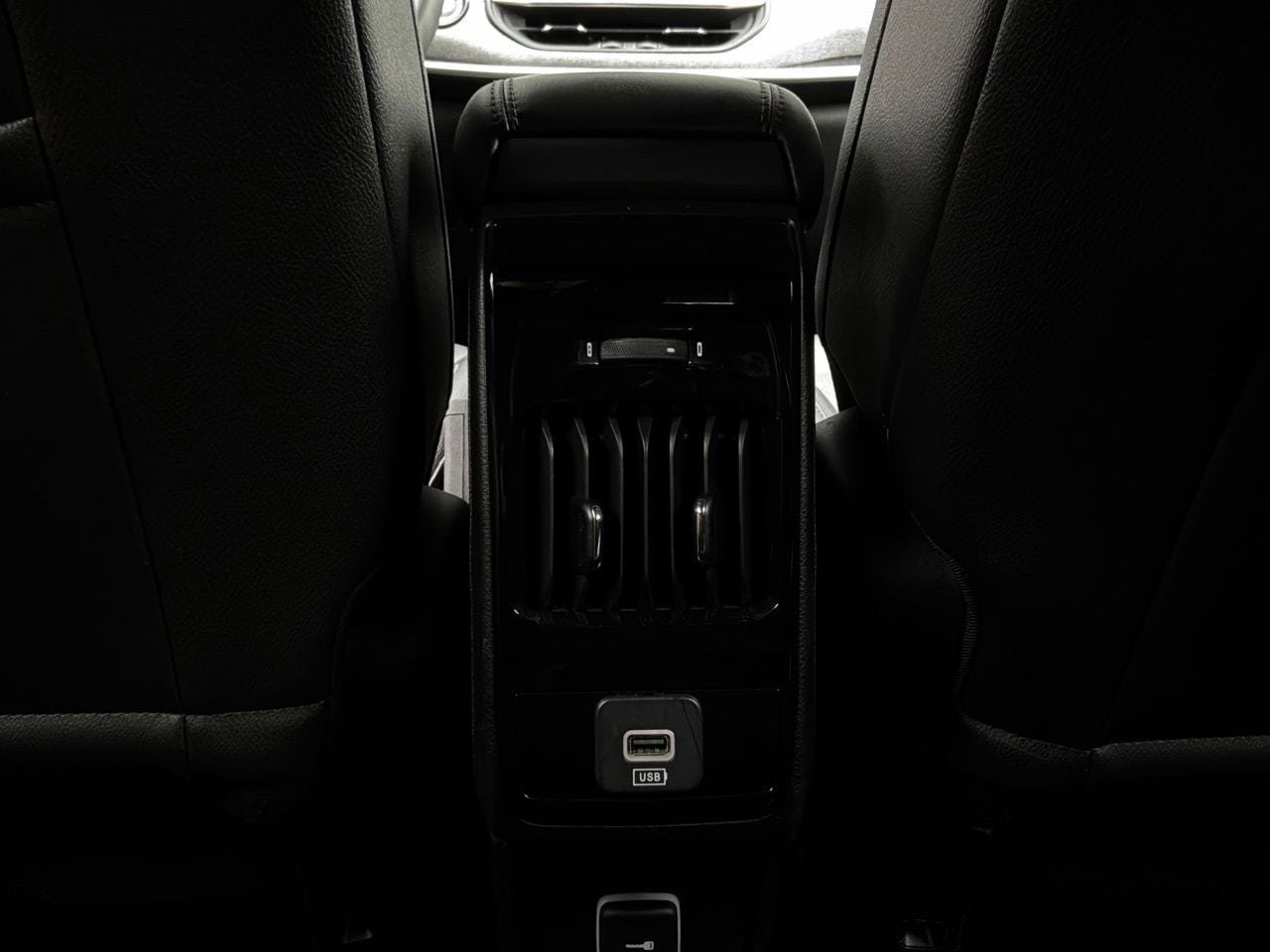 Used 2025 Jeep Compass Latitude AWD/4WD image 12