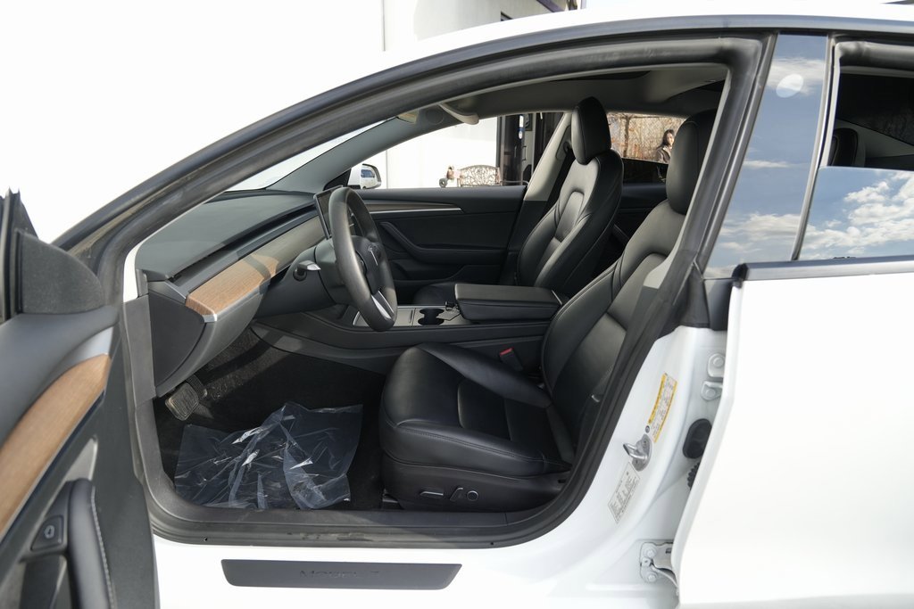 Used 2023 Tesla Model 3 Standard Range image 18