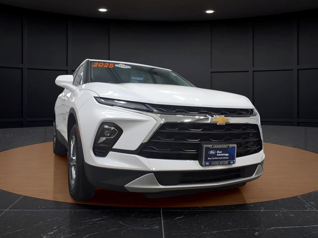Used 2025 Chevrolet Blazer LT AWD/4WD image 2