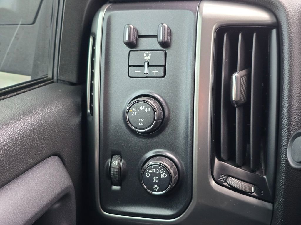 Used 2017 Chevrolet Silverado 1500 LT w/ All Star Edition AWD/4WD image 28