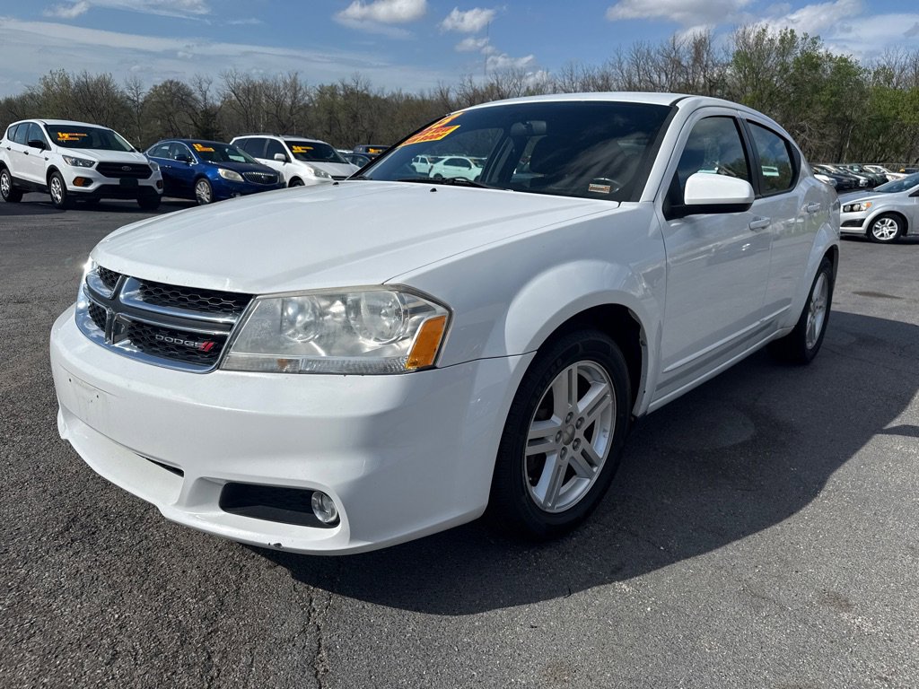 Used 2013 Dodge Avenger SXT image 2