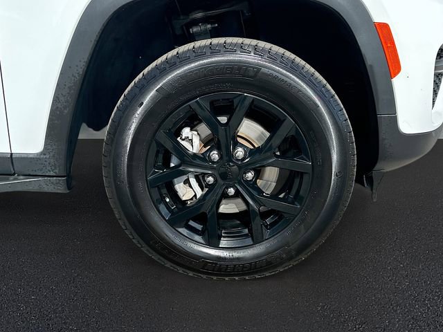 Used 2025 Jeep Grand Cherokee Altitude RWD image 30