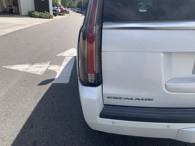 Used 2018 Cadillac Escalade Luxury RWD image 8