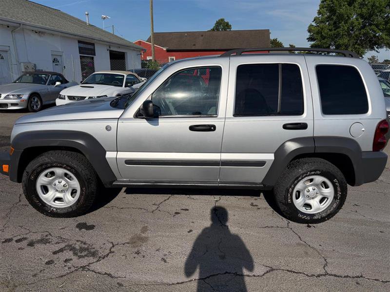 Used 2007 Jeep Liberty Sport AWD/4WD image 3