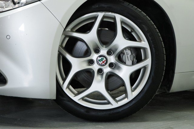 Used 2021 Alfa Romeo Giulia Ti RWD image 3