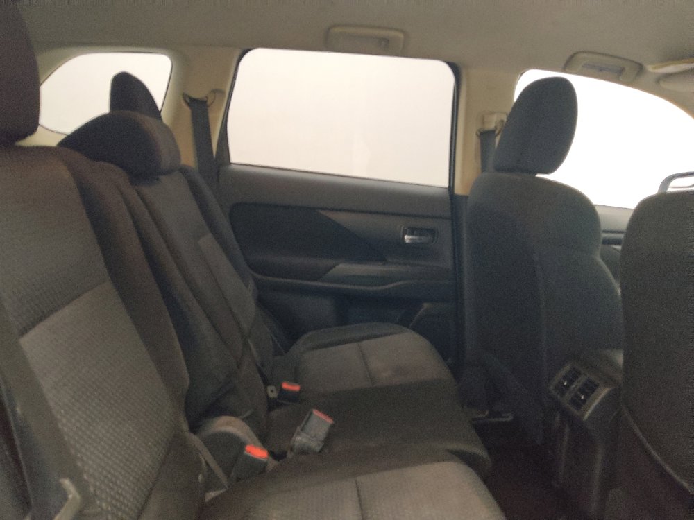 Used 2019 Mitsubishi Outlander ES FWD image 19