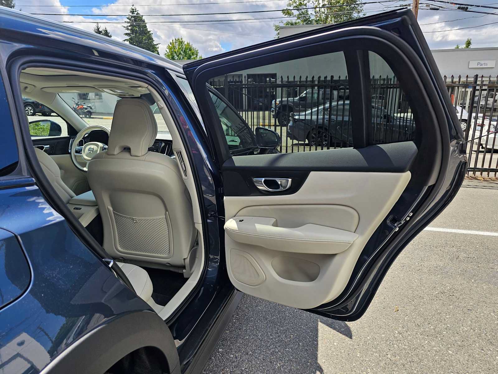 New 2026 Volvo V60 B5 Cross Country Plus w/ Protection Package Premier AWD/4WD image 13