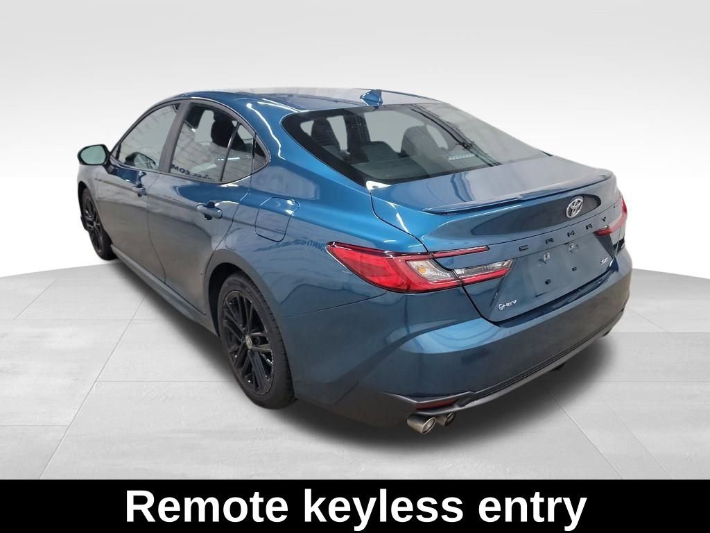Used 2025 Toyota Camry SE image 5
