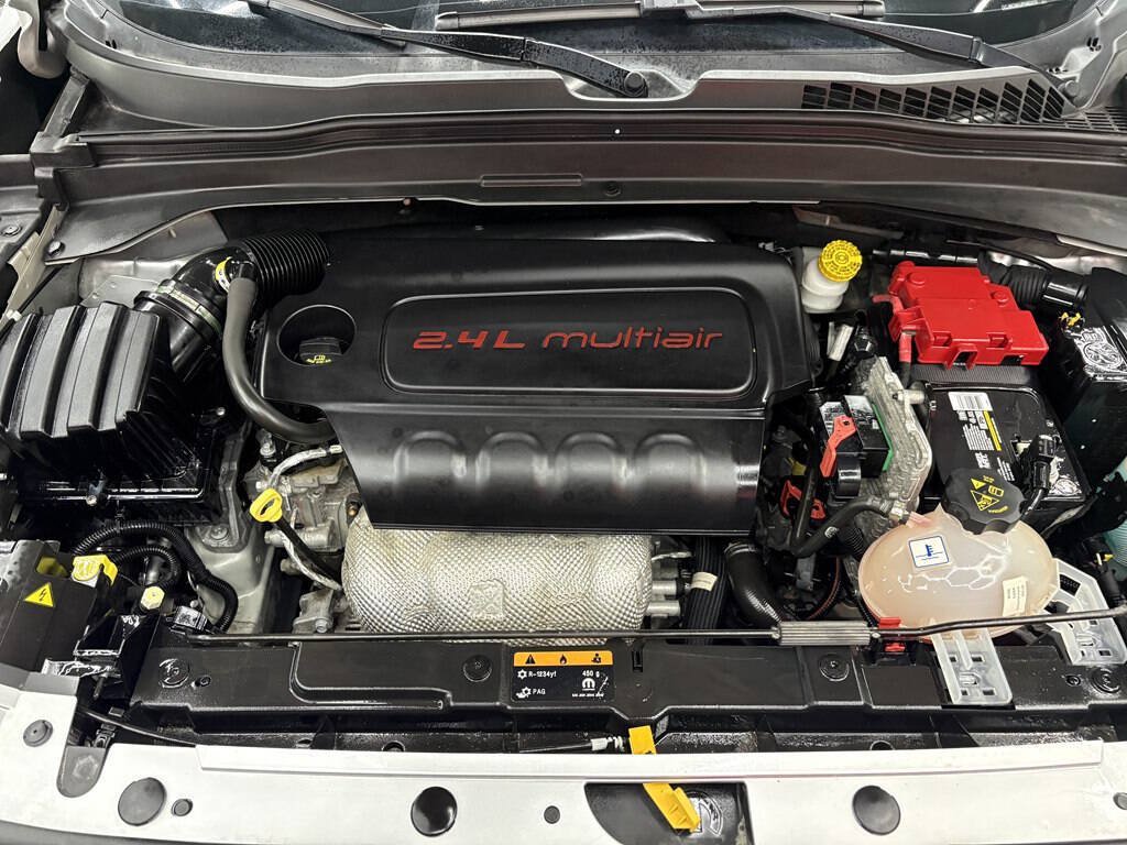 Used 2018 Jeep Renegade Limited w/ UConnect 8.4 Nav Group AWD/4WD image 30