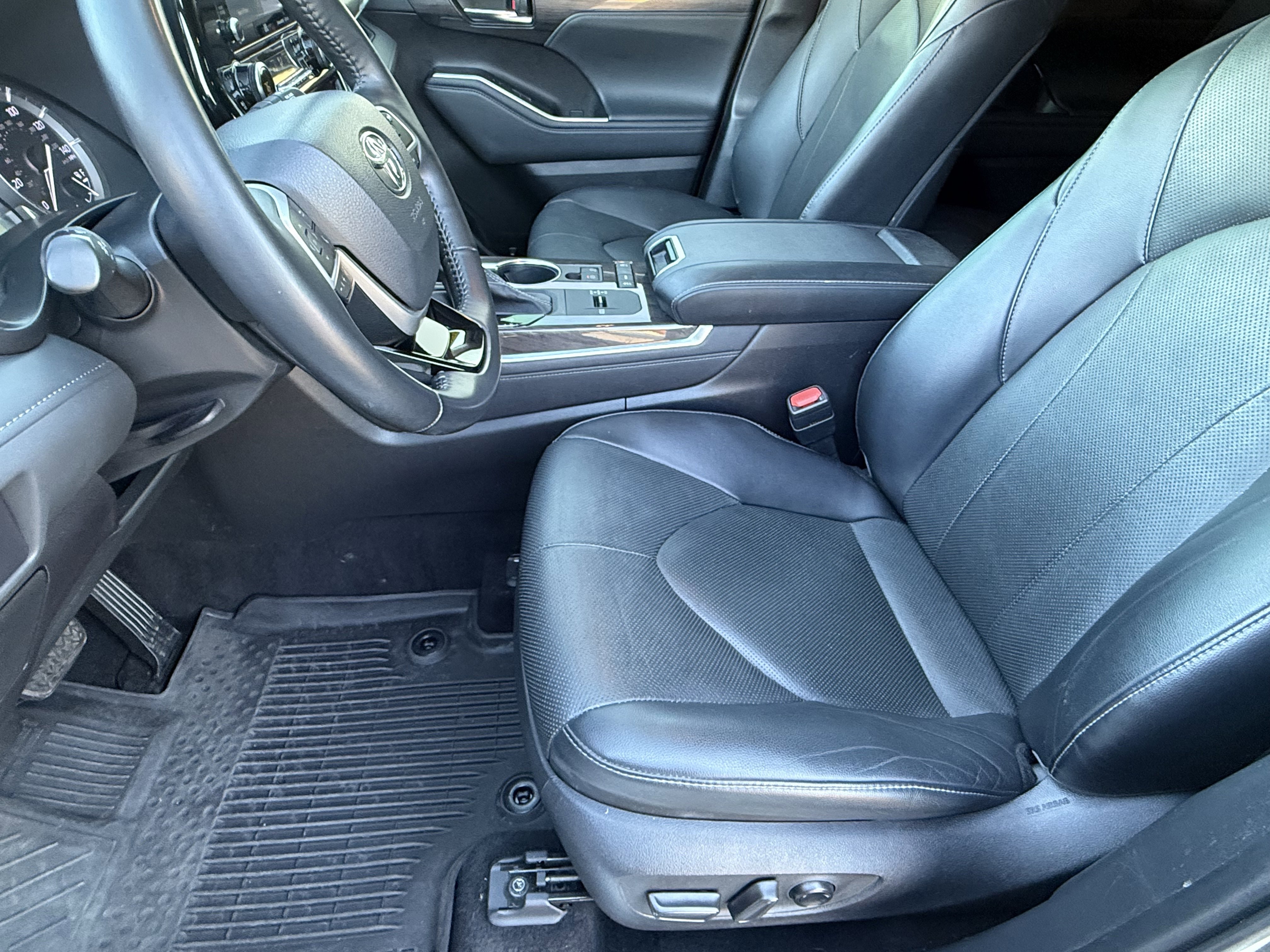 Used 2022 Toyota Highlander Limited image 21