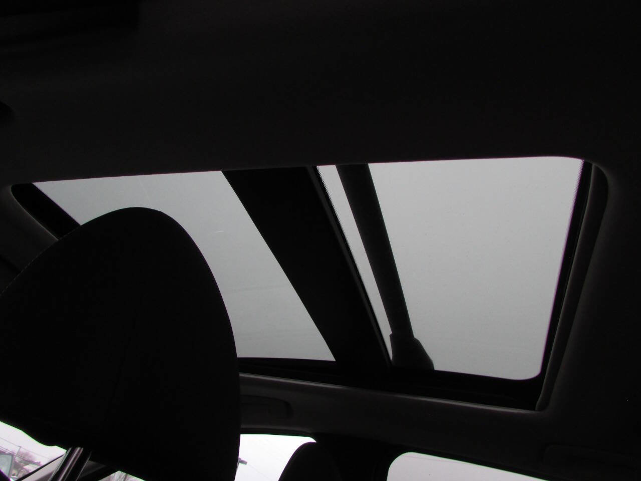 Used 2025 Nissan Kicks SV w/ SV Premium Package image 6