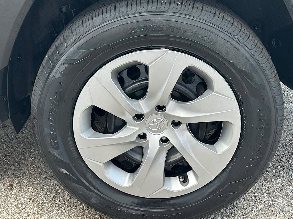 Certified 2023 Toyota RAV4 LE AWD/4WD image 31