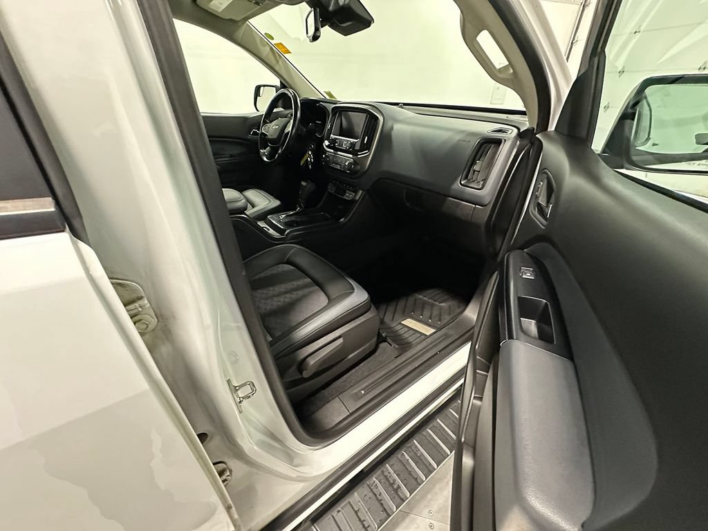 Used 2021 Chevrolet Colorado Z71 w/ Safety Package AWD/4WD image 26