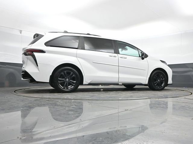 Used 2025 Toyota Sienna XSE image 22