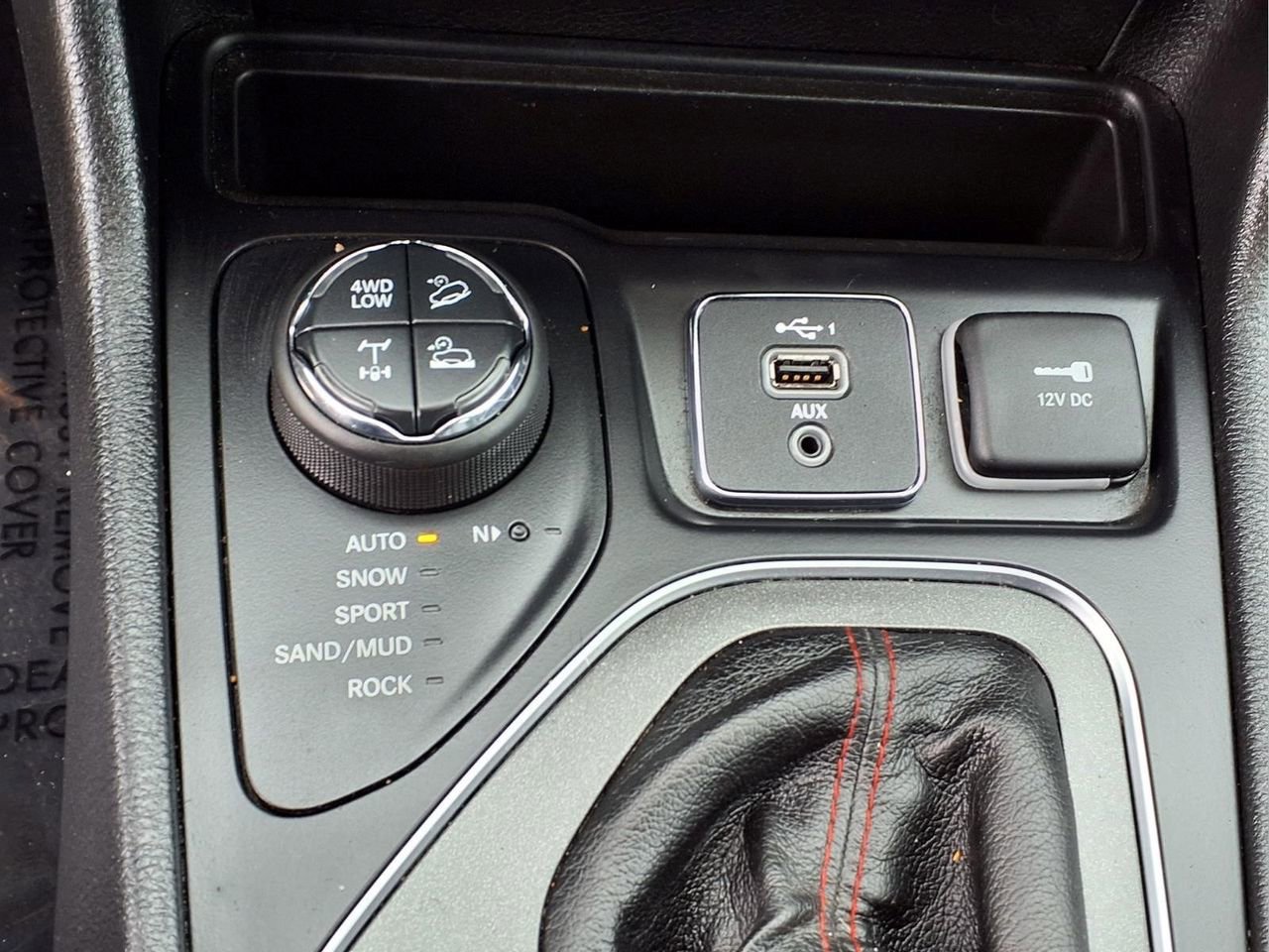 Used 2020 Jeep Cherokee Trailhawk w/ Cold Weather Group image 20