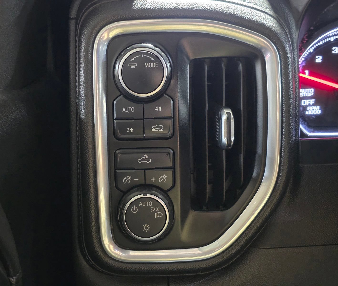 Used 2020 Chevrolet Silverado 1500 LT w/ All-Star Edition AWD/4WD image 34