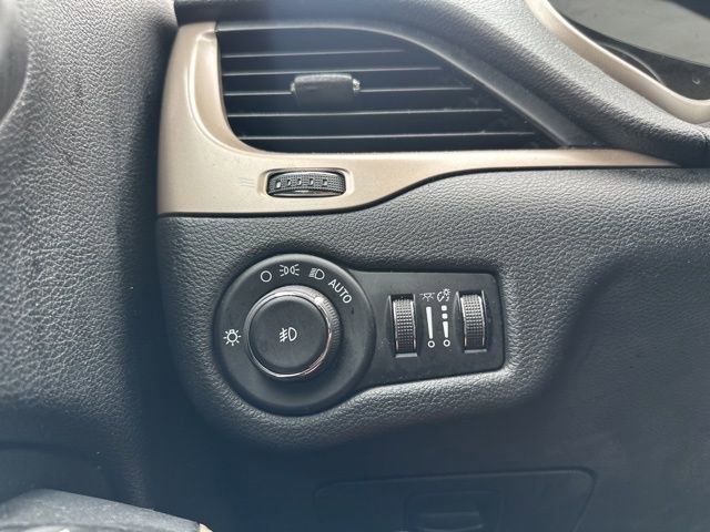 Used 2017 Jeep Cherokee Limited AWD/4WD image 45