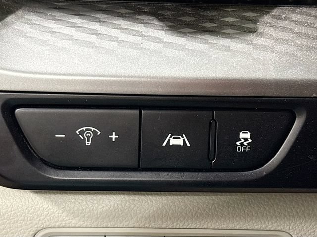 Used 2022 Kia Carnival LX FWD image 11