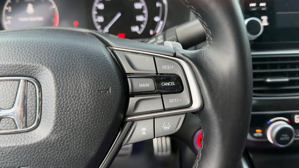 Used 2018 Honda Accord Sport image 11