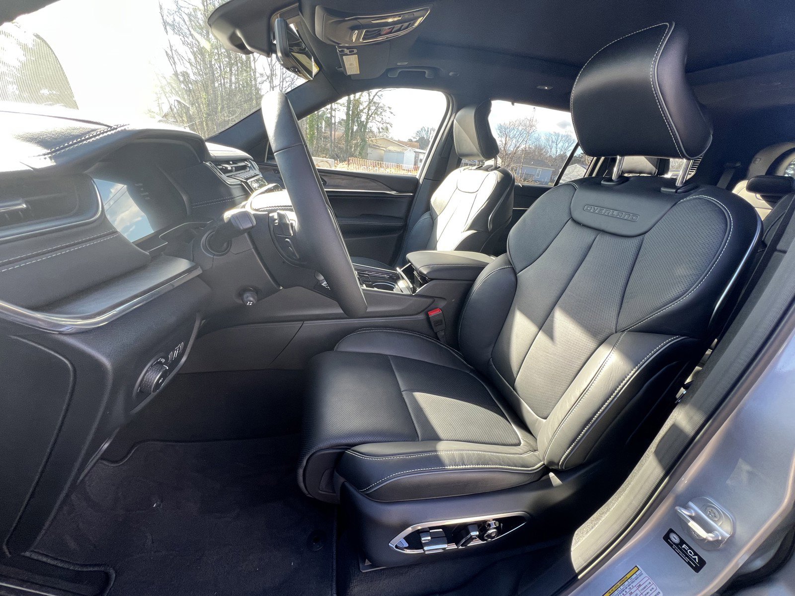 New 2025 Jeep Grand Cherokee L Overland w/ Luxury Tech Group IV image 21