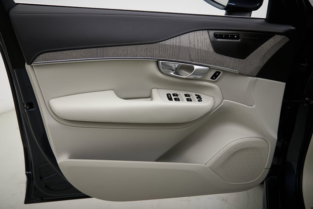 Certified 2024 Volvo XC90 T8 Ultimate w/ Protection Package Premier AWD/4WD image 10