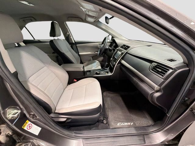 Used 2017 Toyota Camry SE image 23